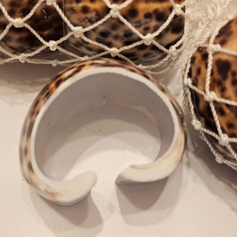 Twos Company Saint Barts Tiger Cowrie Shell Napkin Rings Set of 12 Vintage NEW